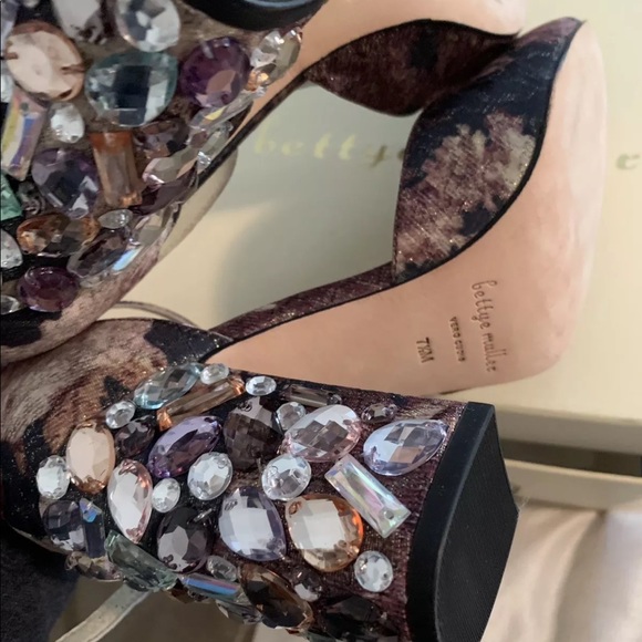 Bettye Muller Pump Shoe - Picture 4 of 8